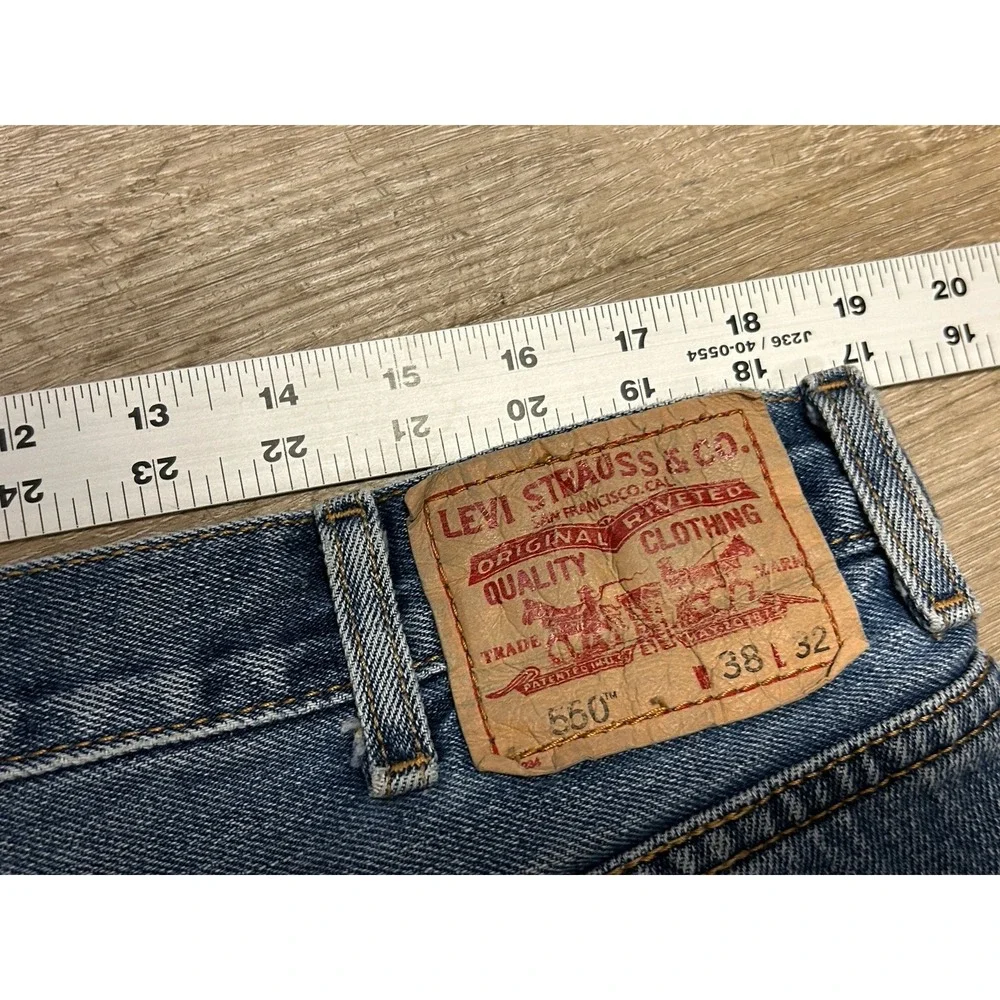 Levis 550 Relaxed‎ Fit Jeans Men's 38 x 31 Actual Faded Light Wash
